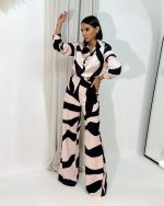 Ingrid Illusion trendi zvonaste pantalone i Diane Illusion satenska košulja
