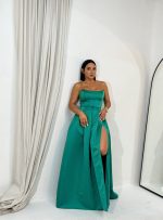 Duga elegantna korset satenska haljina A kroja sa dubokim šlicem zelene boje, visoka elegancija