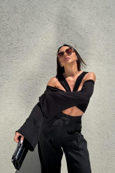 Crna crop top bluza zvonastih rukava sa trakama oko vrata