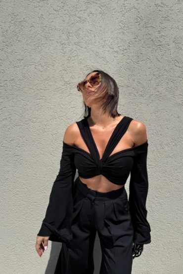 Crna crop top bluza zvonastih rukava sa trakama oko vrata