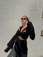 Crna crop top bluza zvonastih rukava sa trakama oko vrata