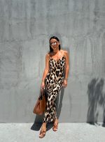 Uska duga slip haljina animal printa sa tankim bretelama
