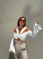 Crop top bela asimetrična bluza zvonastih rukava