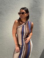 Šarena uska duga haljina na jedno rame boho dezena