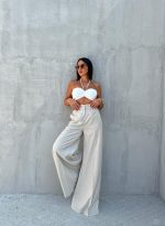 Plavo sive lepršave zvonaste pantalone visokog struka izgužvanog izgleda
