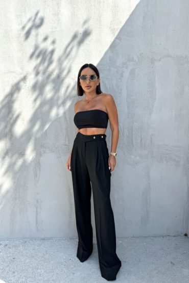 Oversize crne pantalone širokih zvonastih nogavica visokog struka sa kopčanjem na stranu