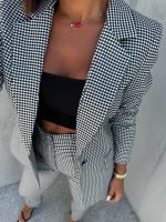 Trendi odelo u pepito dezenu sa dužim blejzerom i cigaret pantalonama