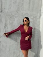Mini elegantna haljina dugih rasečenih rukava i V dekoltea bordo boje