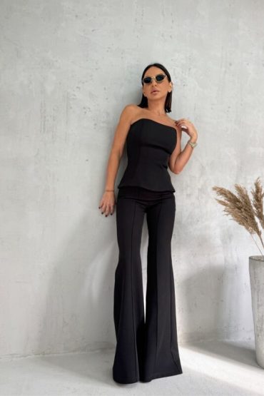 Trendi crne zvonaste pantalone visokog struka