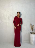 Duga uska elegantna bordo haljina dugih rukava sa naborima preko grudi i bokova
