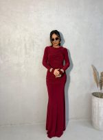 Duga uska elegantna bordo haljina dugih rukava sa naborima preko grudi i bokova