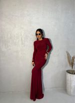 Duga uska elegantna bordo haljina dugih rukava sa naborima preko grudi i bokova