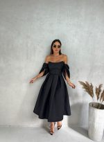 Midi elegantna crna svetlucava korset haljina A kroja sa spuštenim rukavima koji ležerno padaju