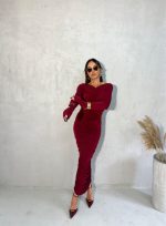 Duga uska naborana haljina dugih rukava bordo boje