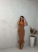 Elegantna braon svetlucava uska sirena haljina na bretele ispod kolena