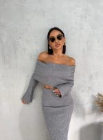 Sivi dvodelni rebrasti trikotažni komplet – duga suknja sa šlicem i i crop top bluza spuštenih ramena