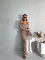 Dvodelni rebrasti trikotažni komplet braon nijanse – duga suknja sa šlicem i i crop top bluza spuštenih ramena