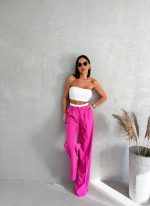 Pink prugaste oversize pantalone duplog pojasa visokog struka