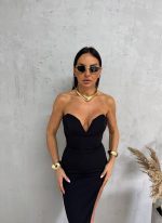 Crna elegantna korset haljina srcolikog dekoltea i dubokog šlica