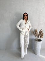 Trendi komplet košulje i pantalona od pamuka sa elastinom boje slonove kosti