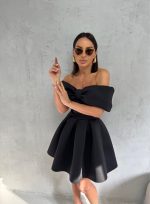 Mini elegantna crna haljina A kroja i otkrivenih ramena sa mašnom