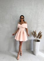 Mini elegantna puder roze haljina A kroja i otkrivenih ramena sa mašnom