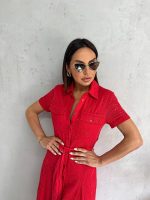 Midi crvena pamučna boho haljina na kopčanje sa kratkim rukavima i vezenim detaljima sa pojasom