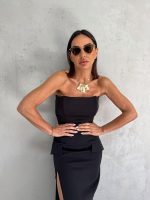 Uska duga crna top haljina sa dubokim šlicem sa strane i sa imitacijom džepova