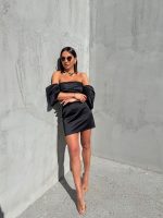 Mala crna elegantna korset haljina sa spuštenim širokim rukavima