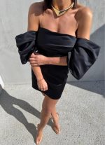 Mala crna elegantna korset haljina sa spuštenim širokim rukavima