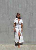 Midi bela pamučna boho haljina na kopčanje sa kratkim rukavima i vezenim detaljima sa pojasom