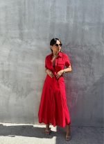 Midi crvena pamučna boho haljina na kopčanje sa kratkim rukavima i vezenim detaljima sa pojasom