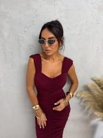 Midi bordo elegantna haljina naboranog materijala sa srce dekolteom i debljim ležernim bretelama