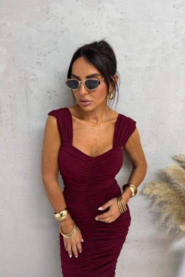 Midi bordo elegantna haljina naboranog materijala sa srce dekolteom i debljim ležernim bretelama