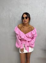 Roze bluza dugih rukava na preklop sa vezivanjem oko struka bogata karnerima širih rukava