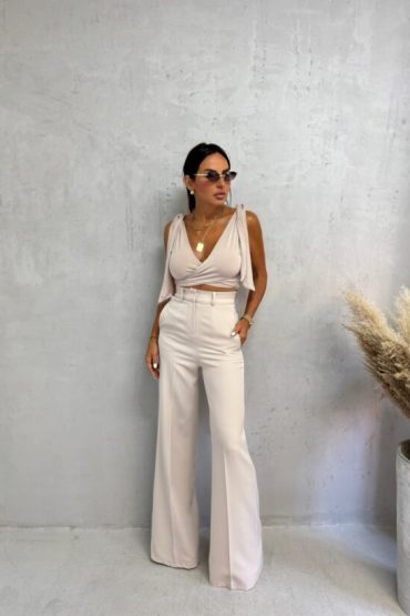 Zvonaste pantalone visokog struka nude boje peska