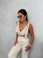 Kropovana bluza na preklop podesivih bretela V dekoltea u bež boji nijanse peska