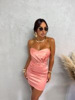 Elegantna mini satenska korset haljina sa naboranim materijalom oko struka i srce dekolteom losos ružičaste boje
