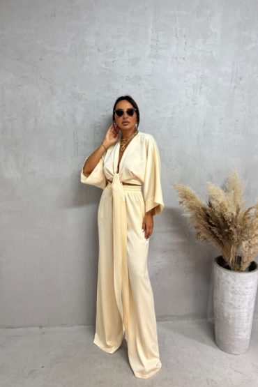 Satenski boho komplet od lepršavih pantalona i kimono bluze trendi puter žute boje