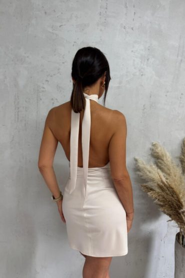 Mini elegantna haljina sa vezivanjem oko vrata i otvorenim leđima sedefaste bele boje