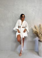 Beli boho komplet sastavljen od suknje i kropovane bluze na vezivanje
