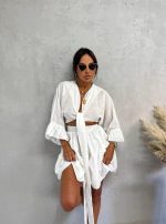 Beli boho komplet sastavljen od suknje i kropovane bluze na vezivanje