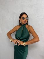 Duga tamno zelena elegantna satenska haljina otvorenih leđa sa rolka kragnom