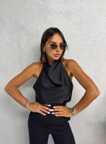 Elegantna crna satenska bluza