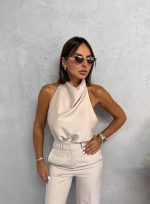 Elegantna bež satenska bluza