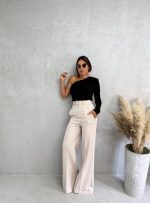 Crna asimetrična bluza sa jednim dugačkim rukavom