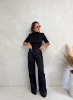 Crne trendi zvonaste pantalone plićeg struka sa kosim džepovima