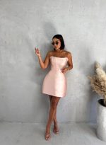 Mini elegantna korset haljina od brokat sjajnog satena nežno roze boje