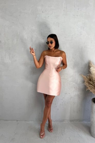 Mini elegantna korset haljina od brokat sjajnog satena nežno roze boje