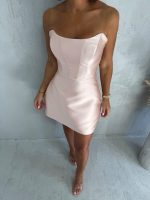 Mini elegantna korset haljina od brokat sjajnog satena nežno roze boje
